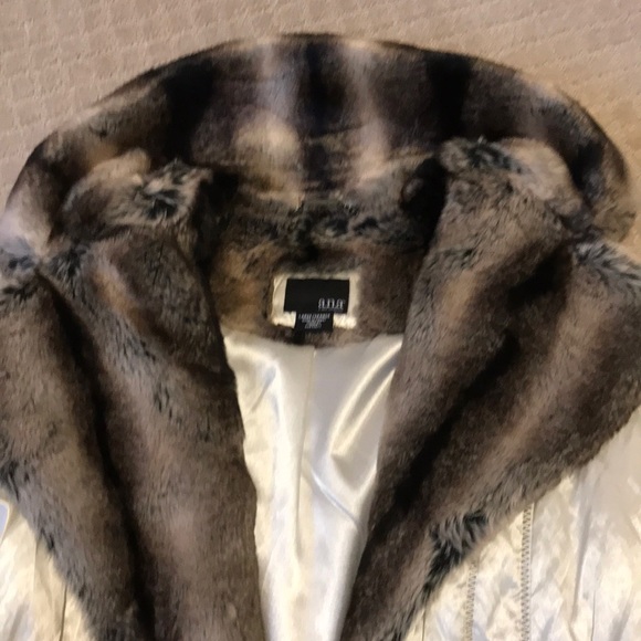 Nice warm jacket - Picture 2 of 3